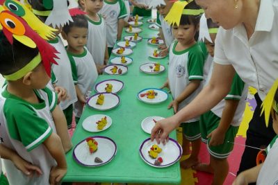 Hoạt động học của trẻ mẫu giáo được thực hành qua hoạt động tạo hình, hoạt động chơi ở các góc.